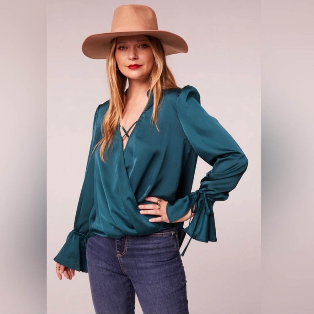 NWT Band Of The Free SARA PINE SATIN LONG SLEEVE TOP size S